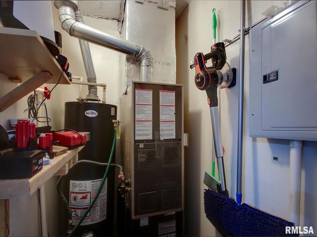 560 TREMONT Street, Barry, IL 62312