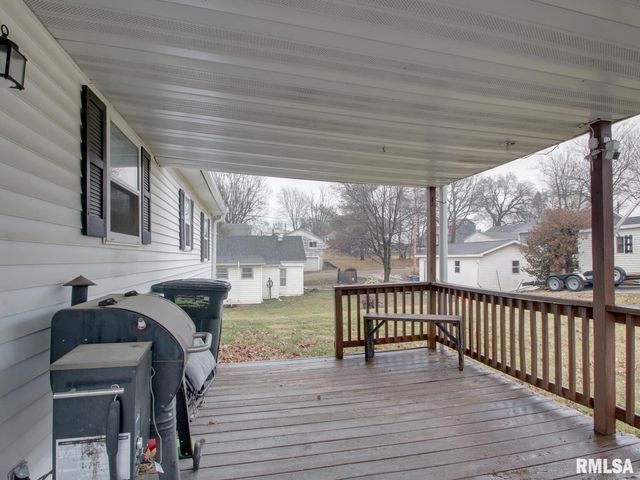 560 TREMONT Street, Barry, IL 62312