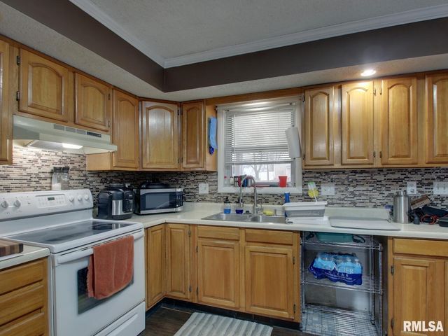 560 TREMONT Street, Barry, IL 62312