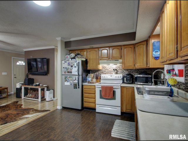 560 TREMONT Street, Barry, IL 62312