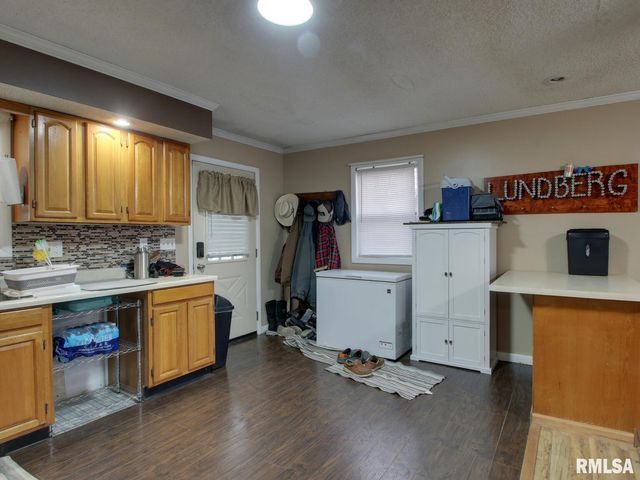 560 TREMONT Street, Barry, IL 62312