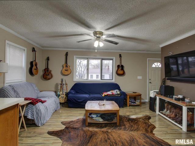 560 TREMONT Street, Barry, IL 62312