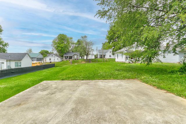 422 13th Street, Tell City, IN 47586