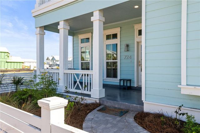 724 Sunset Ave, Port Aransas, TX 78373