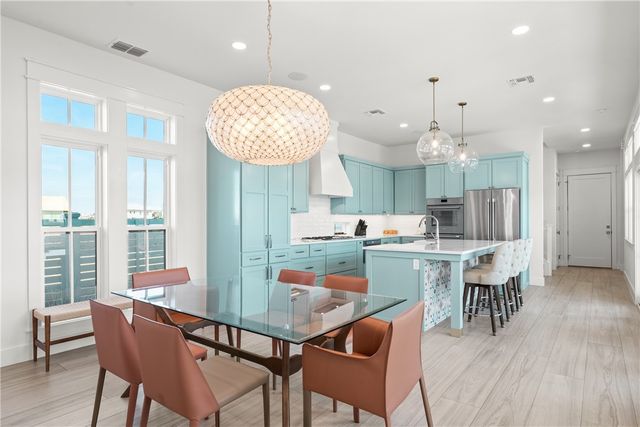 724 Sunset Ave, Port Aransas, TX 78373