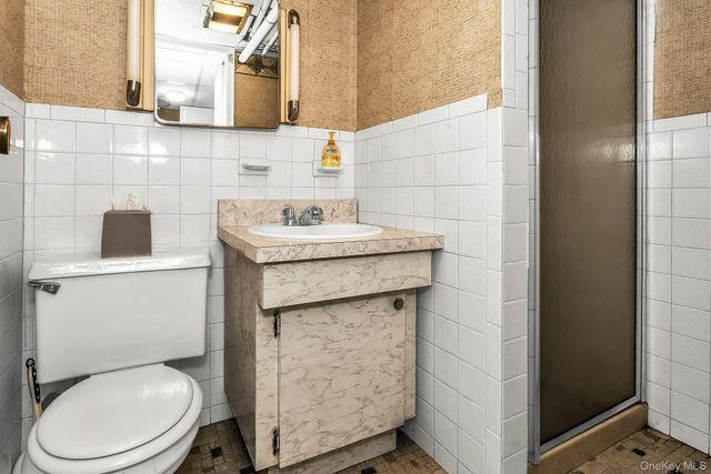 562 Arcadian Avenue, Valley Stream, NY 11580