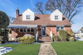 562 Arcadian Avenue, Valley Stream, NY 11580