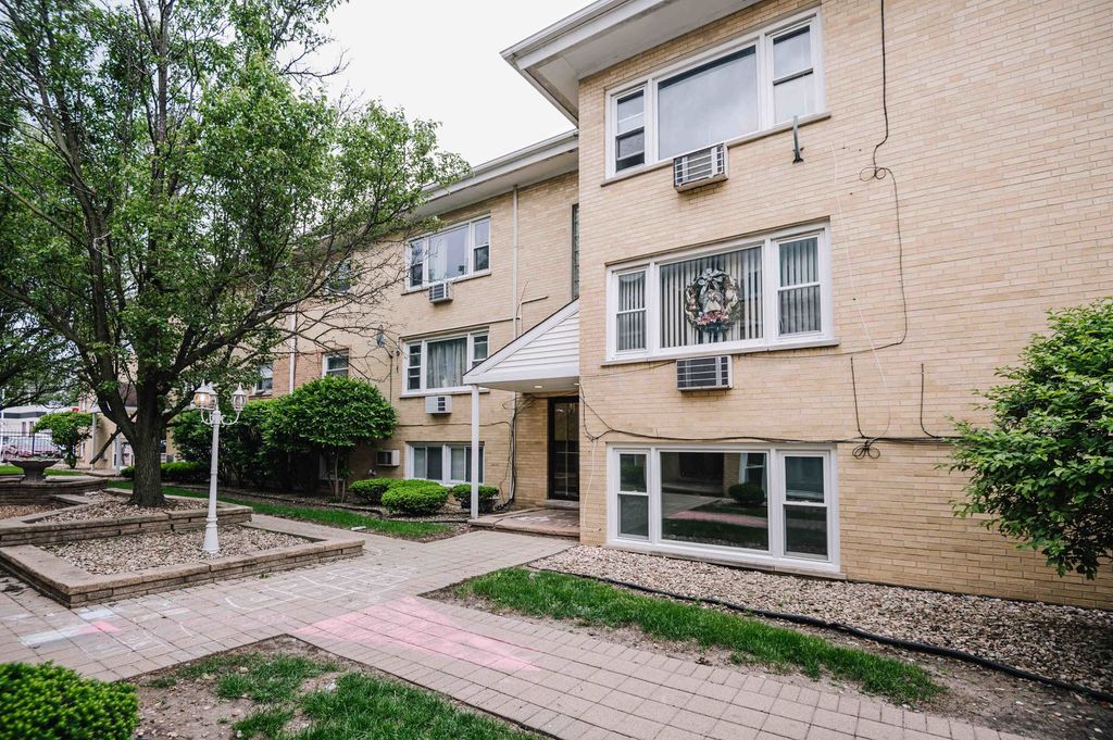 6634 W 95th Street 1D, Oak Lawn, IL 60453