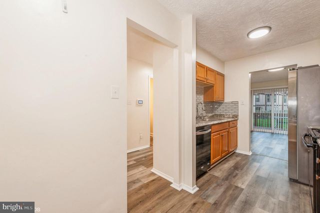 19 MOORING CT, Essex, MD 21221