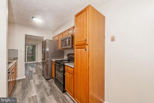 19 MOORING CT, Essex, MD 21221