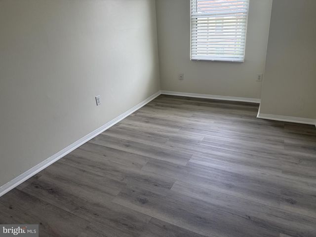 19 MOORING CT, Essex, MD 21221