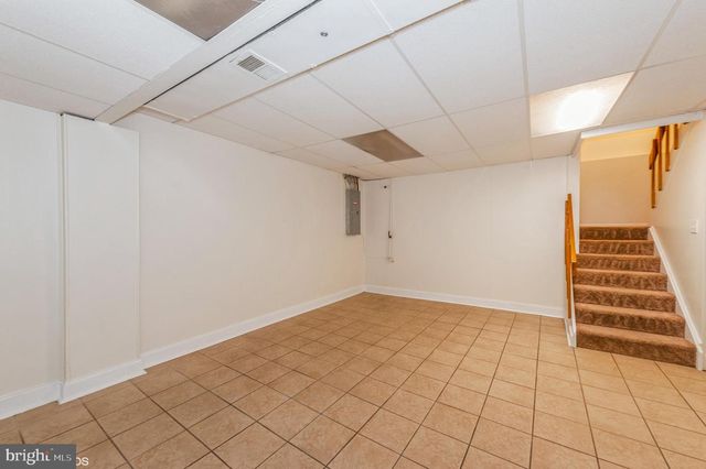 19 MOORING CT, Essex, MD 21221