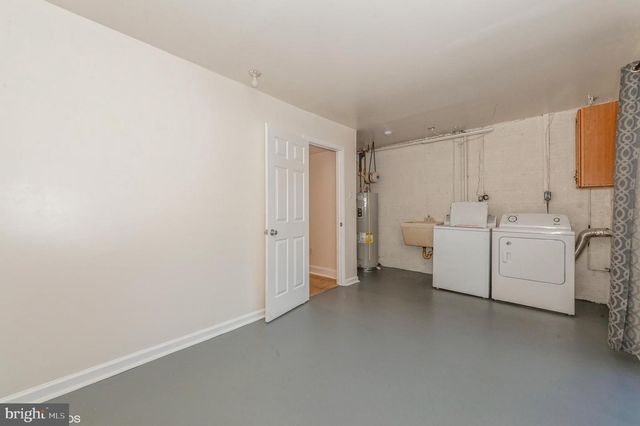 19 MOORING CT, Essex, MD 21221