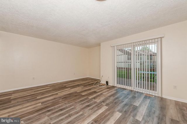 19 MOORING CT, Essex, MD 21221