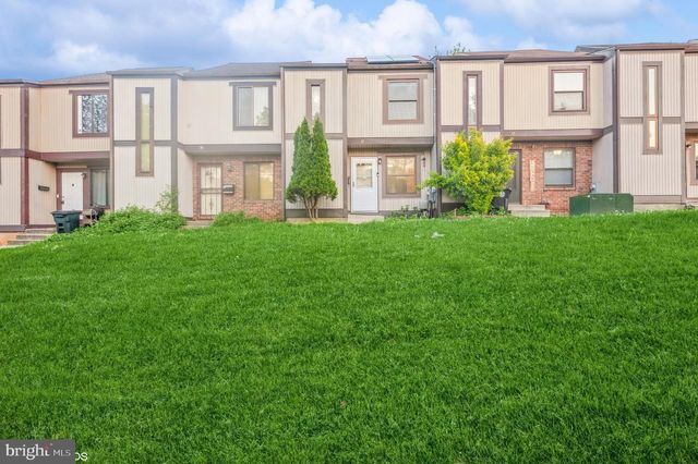 19 MOORING CT, Essex, MD 21221
