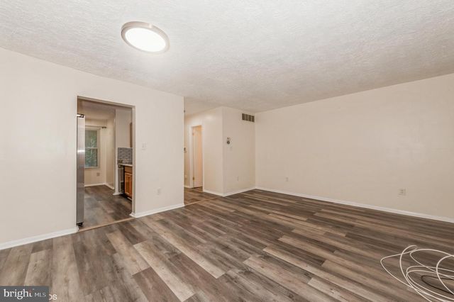 19 MOORING CT, Essex, MD 21221