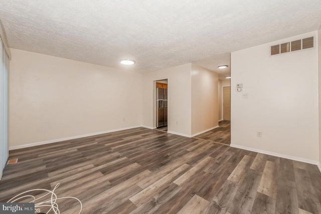 19 MOORING CT, Essex, MD 21221