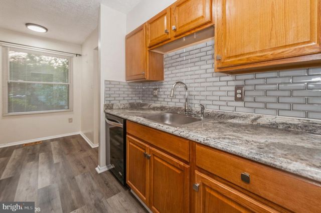 19 MOORING CT, Essex, MD 21221