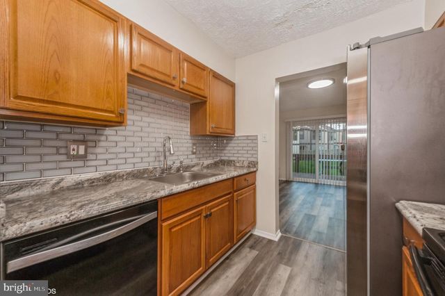 19 MOORING CT, Essex, MD 21221