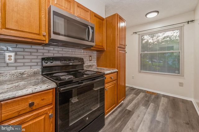 19 MOORING CT, Essex, MD 21221