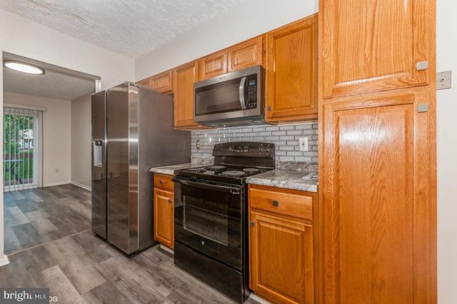 19 MOORING CT, Essex, MD 21221