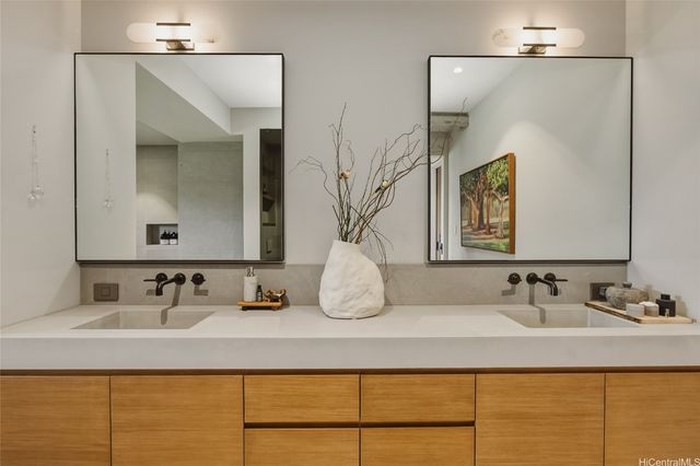 2969 Kalakaua Avenue 1201, Honolulu, HI 96815