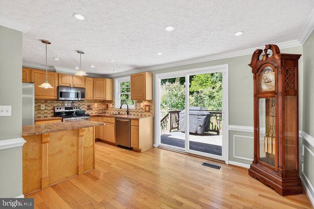 8471 GREAT LAKE LN, Springfield, VA 22153
