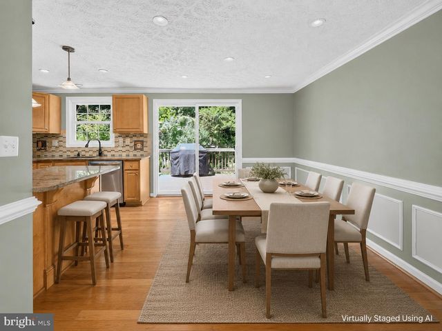 8471 GREAT LAKE LN, Springfield, VA 22153