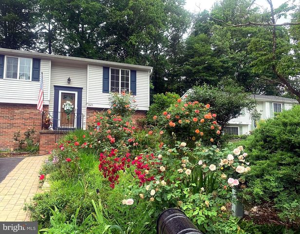 8471 GREAT LAKE LN, Springfield, VA 22153
