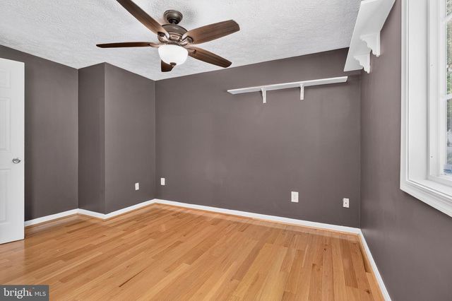 8471 GREAT LAKE LN, Springfield, VA 22153