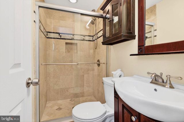 8471 GREAT LAKE LN, Springfield, VA 22153