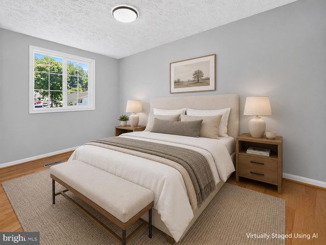 8471 GREAT LAKE LN, Springfield, VA 22153