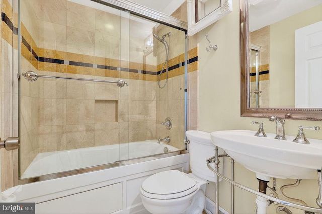 8471 GREAT LAKE LN, Springfield, VA 22153