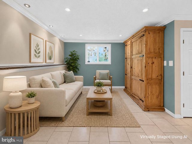 8471 GREAT LAKE LN, Springfield, VA 22153