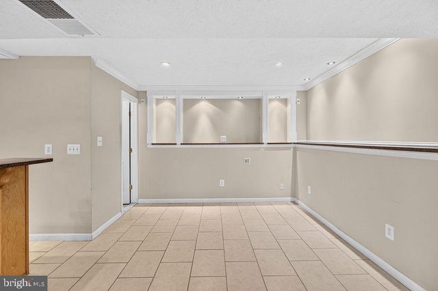 8471 GREAT LAKE LN, Springfield, VA 22153