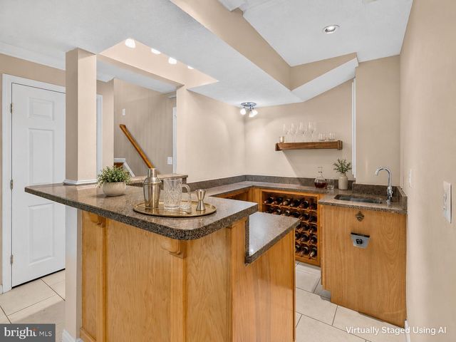 8471 GREAT LAKE LN, Springfield, VA 22153