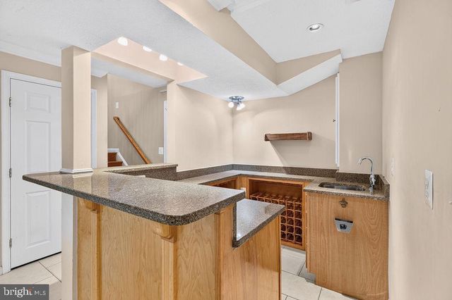 8471 GREAT LAKE LN, Springfield, VA 22153