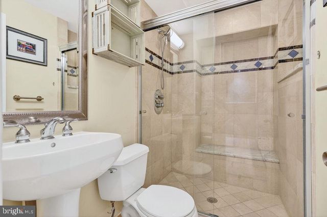 8471 GREAT LAKE LN, Springfield, VA 22153