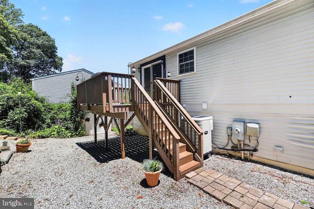 8471 GREAT LAKE LN, Springfield, VA 22153
