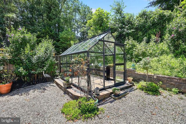 8471 GREAT LAKE LN, Springfield, VA 22153