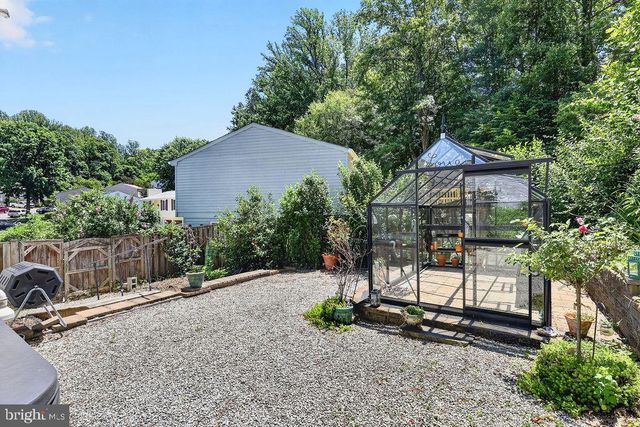 8471 GREAT LAKE LN, Springfield, VA 22153