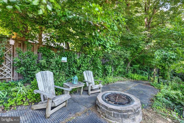 8471 GREAT LAKE LN, Springfield, VA 22153