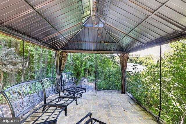 8471 GREAT LAKE LN, Springfield, VA 22153
