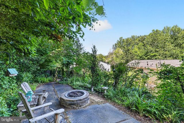 8471 GREAT LAKE LN, Springfield, VA 22153