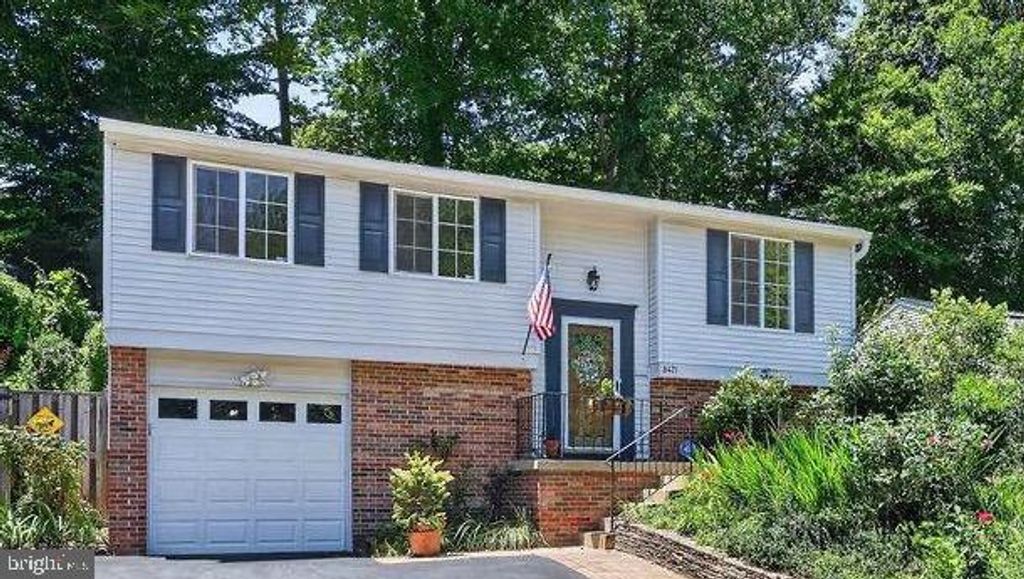 8471 GREAT LAKE LN, Springfield, VA 22153