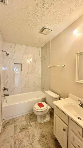 18 Dellforest Court, The Woodlands, TX 77381