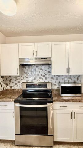 18 Dellforest Court, The Woodlands, TX 77381