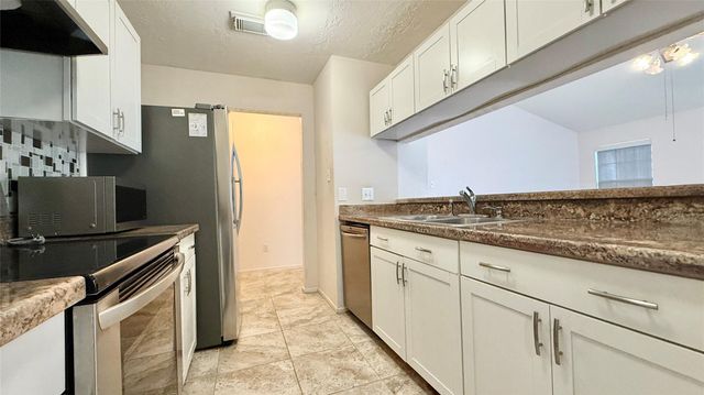 18 Dellforest Court, The Woodlands, TX 77381