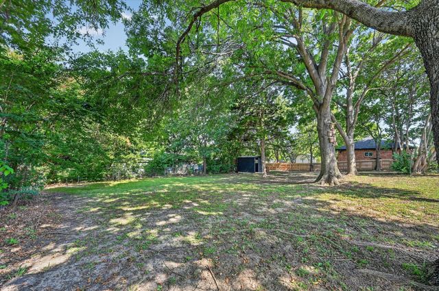 425 N Hamilton Street, Farmersville, TX 75442