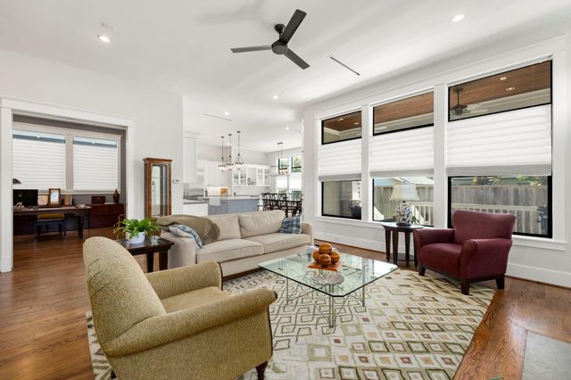 3710 Bradley Street, Houston, TX 77009